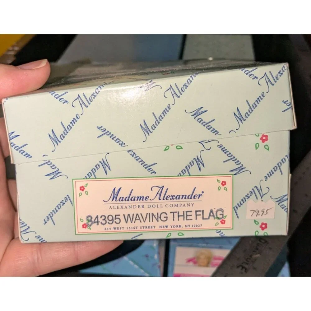 Madame Alexander Waving The Flag Maggie Doll #34395 stand Box Tag - Picture 3 of 14
